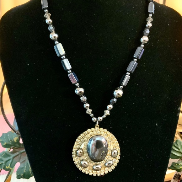 Exquisite VINTAGE GENUINE HEMATITE PENDANT STATEMENT NECKLACE- SWAROVSKI CRYSTAL - Picture 7 of 13